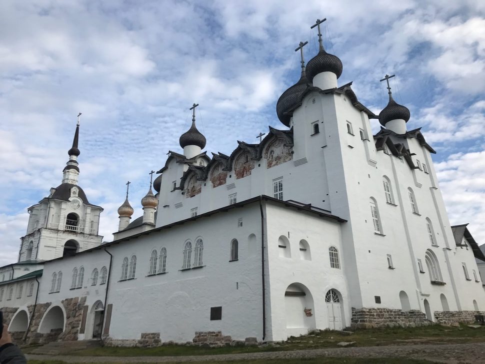 Величественный и нерушимый Соловецкий монастырь.